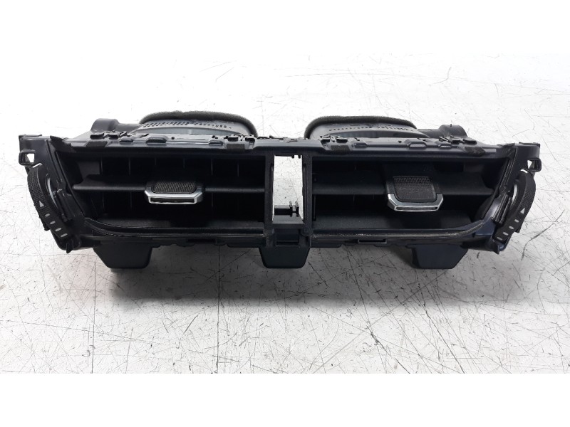 Recambio de rejilla aireadora para toyota corolla (e21) referencia OEM IAM 5567002830 5567002840 