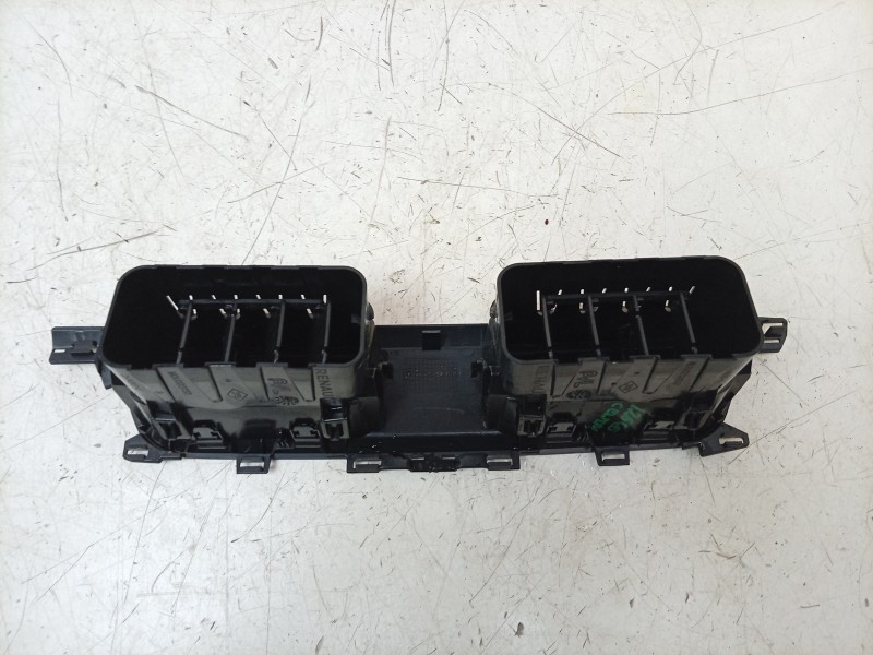 Recambio de aireador central para renault express furgón/monospace 1.5 blue dci 75 (f6aa) referencia OEM IAM  687608243R 