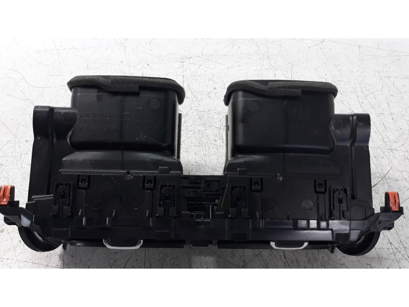 Recambio de rejilla aireadora para toyota corolla (e21) referencia OEM IAM 5567002830 5567002840 