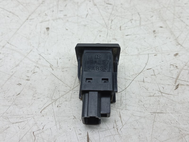 Recambio de interruptor para toyota land cruiser 3p 3.0 d-4d 190 cv referencia OEM IAM  8474660010 