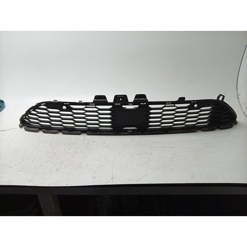 Recambio de rejilla paragolpes central para dacia sandero iii 1.0 tce 90 eco-g referencia OEM IAM  601971468R 