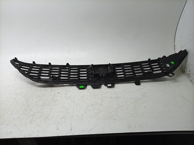 Recambio de rejilla paragolpes central para dacia sandero iii 1.0 tce 90 eco-g referencia OEM IAM  601971468R 