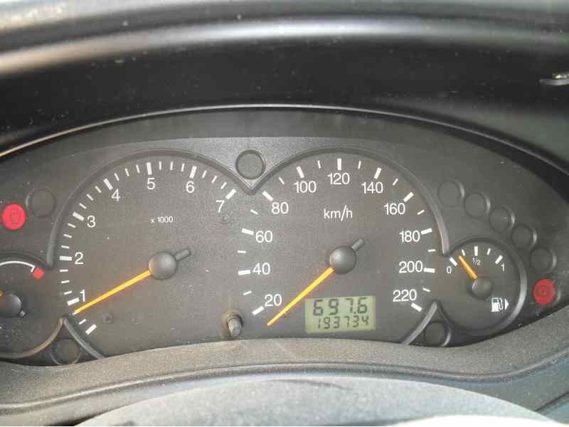 ford focus berlina (cak) del año 2000