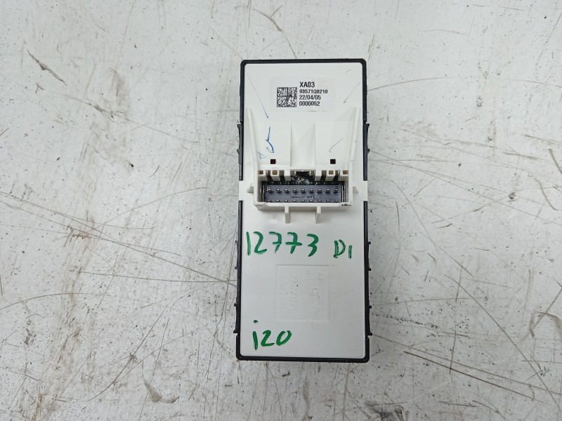 Recambio de mando elevalunas delantero izquierdo para hyundai i20 iii (bc3, bi3) 1.0 t-gdi referencia OEM IAM  93571Q0210 