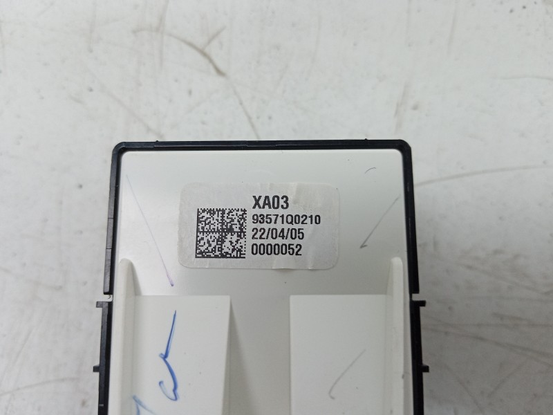 Recambio de mando elevalunas delantero izquierdo para hyundai i20 iii (bc3, bi3) 1.0 t-gdi referencia OEM IAM  93571Q0210 