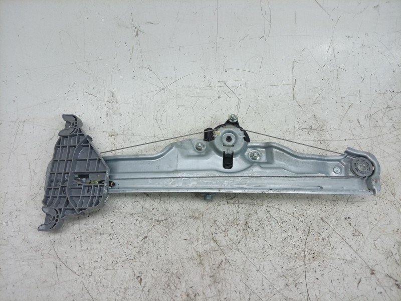 Recambio de elevalunas trasero derecho para kia sportage 1.6 t-gdi 160 cv referencia OEM IAM  83402R2000 