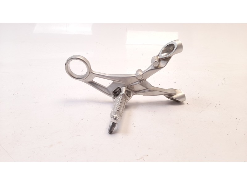 Recambio de estribo para bmw s 1000 rr s 1000 rr referencia OEM IAM 46718559066  