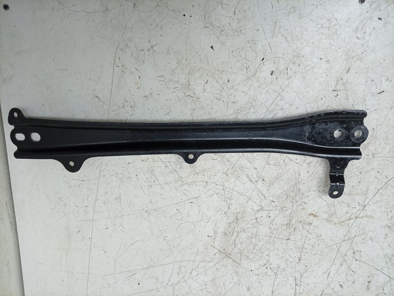 Recambio de travesaño inferior para toyota corolla hatchback (_e21_, _ea1_, _eh1_) 2.0 hybrid (mzeh12) referencia OEM IAM  51107