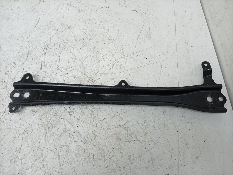 Recambio de travesaño inferior para toyota corolla hatchback (_e21_, _ea1_, _eh1_) 2.0 hybrid (mzeh12) referencia OEM IAM  51108