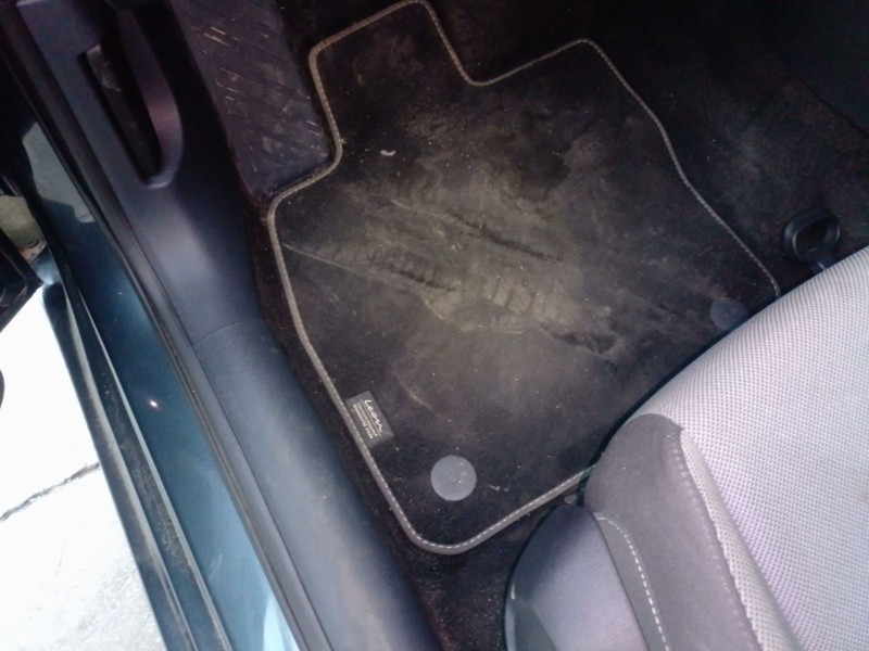 Recambio de juego alfombrillas para seat leon sportstourer (kl8, kld) 1.5 etsi referencia OEM IAM   
