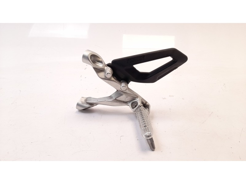 Recambio de estribo para bmw s 1000 rr s 1000 rr referencia OEM IAM 46718559066  