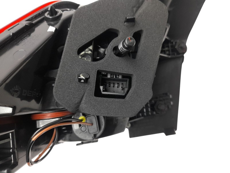 Recambio de piloto trasero derecho para volkswagen tiguan referencia OEM IAM  5NA945096B 103F23720770/16900202/2570506