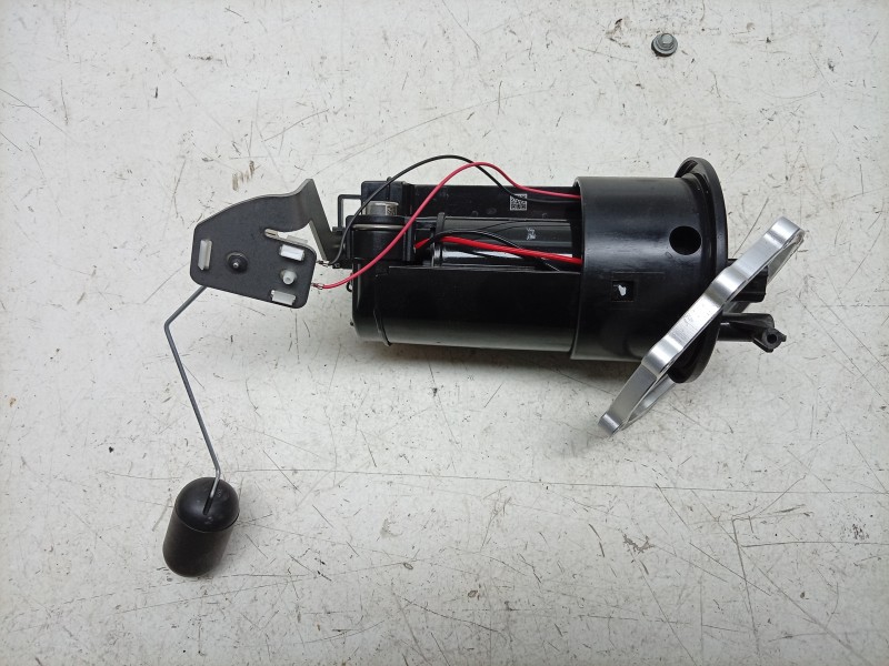 Recambio de bomba combustible para triumph daytona 660 referencia OEM IAM  2404800 