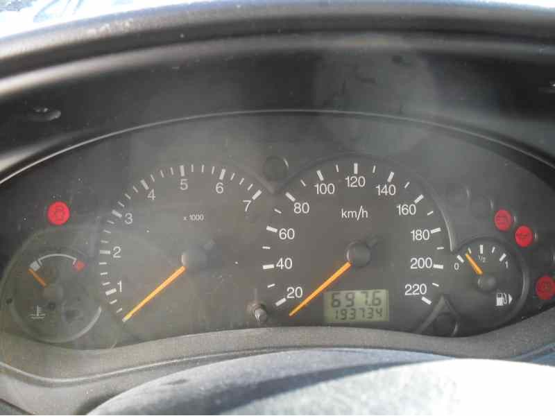 ford focus berlina (cak) del año 2000