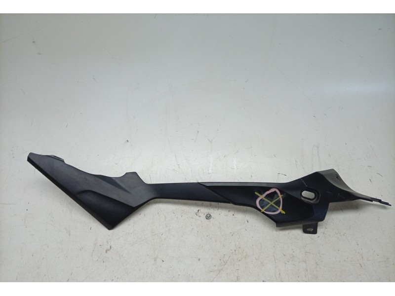 Recambio de moldura para triumph daytona 660 referencia OEM IAM  2314281 
