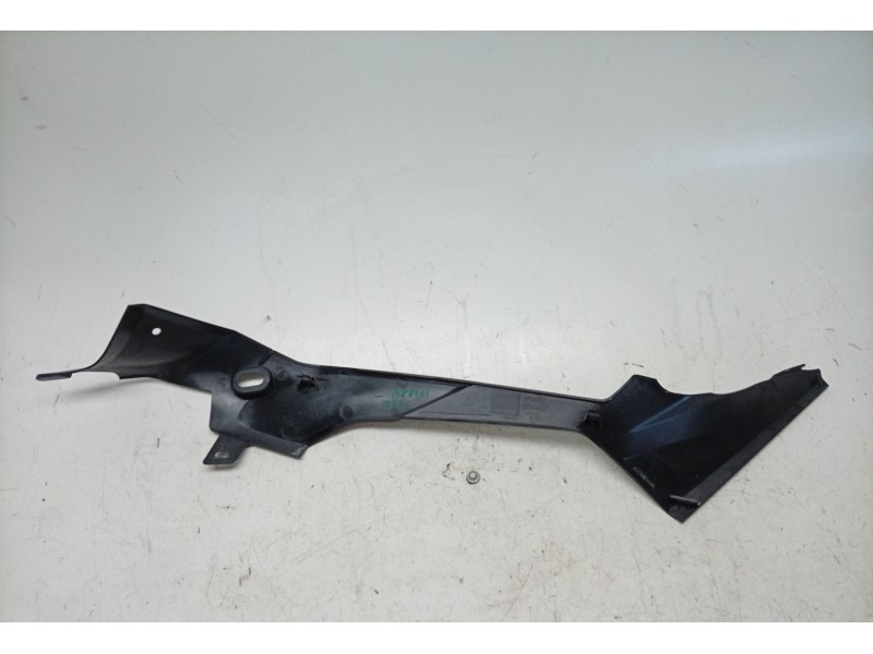 Recambio de moldura para triumph daytona 660 referencia OEM IAM  2314281 