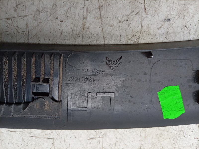 Recambio de aletin trasero izquierdo para citroën c3 aircross ii (2r_, 2c_) 1.5 bluehdi 110 referencia OEM IAM  13491065 