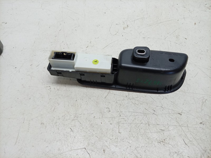 Recambio de mando elevalunas trasero izquierdo para fiat tipo station wagon (356_, 357_) 1.3 d (356wxh1a) referencia OEM IAM  73