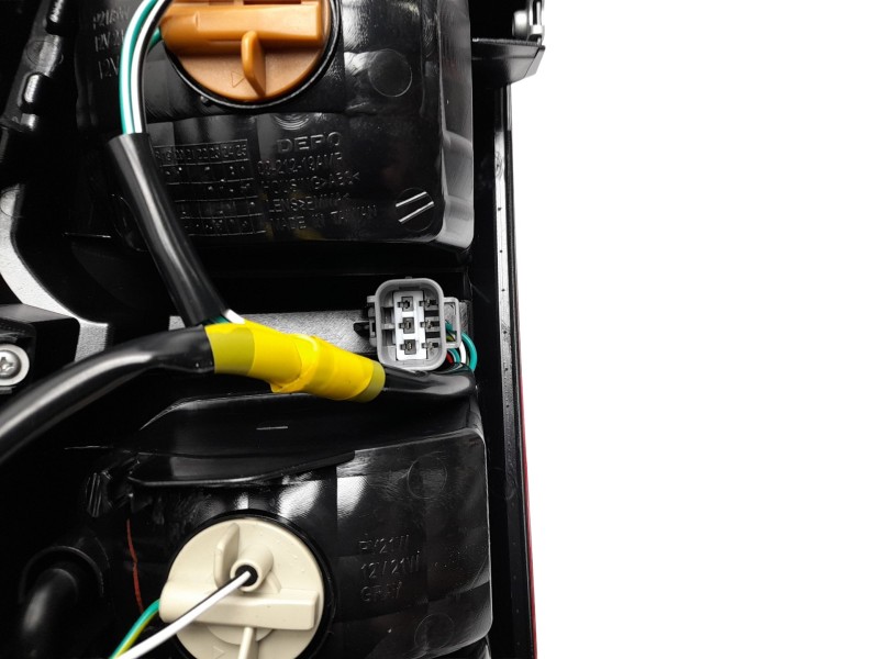 Recambio de piloto trasero derecho para toyota hilux (kun) referencia OEM IAM  815600K270 108909350/16908612/3750532/TY8224053