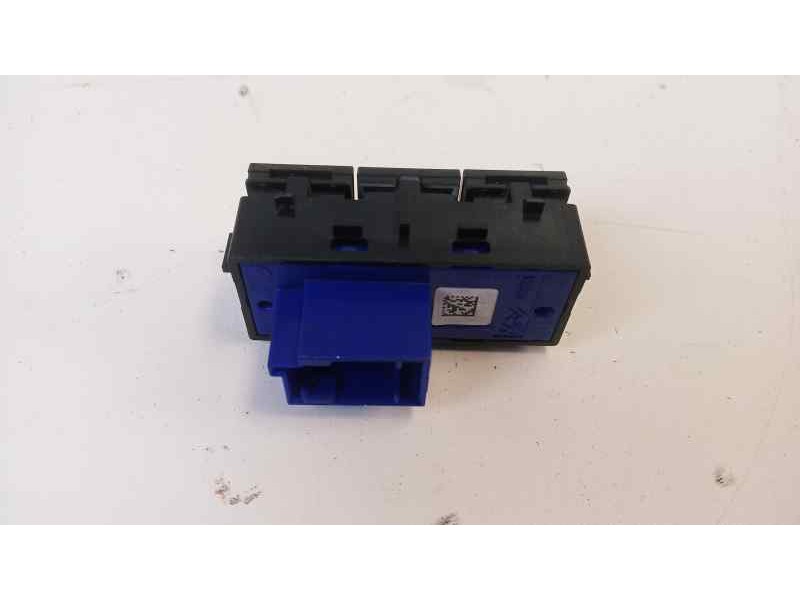 Recambio de interruptor para peugeot 208 style referencia OEM IAM 96750117ZD  