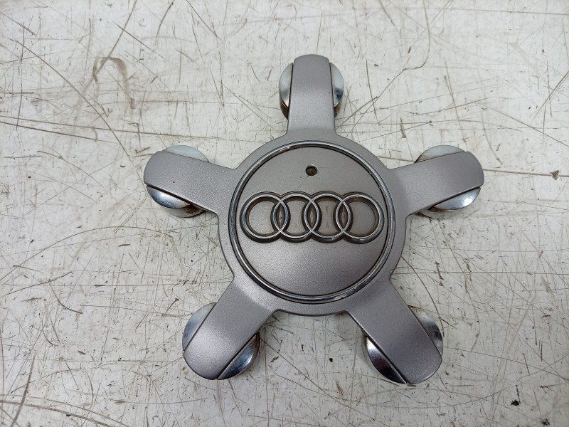 Recambio de tapacubos para audi a3 sportback (8va, 8vf) 1.6 tdi referencia OEM IAM  8R0601165 