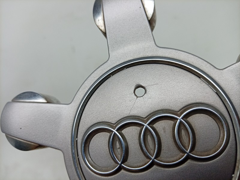 Recambio de tapacubos para audi a3 sportback (8va, 8vf) 1.6 tdi referencia OEM IAM  8R0601165 