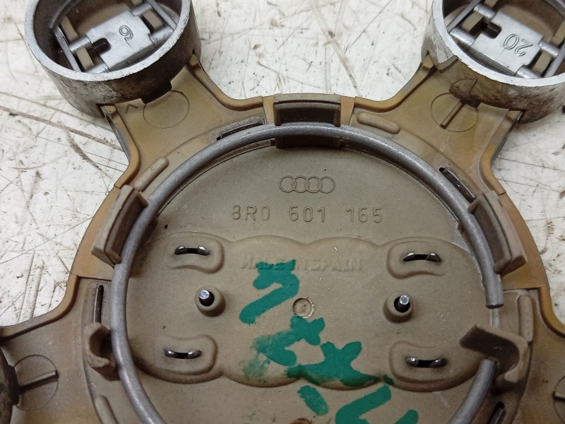 Recambio de tapacubos para audi a3 sportback (8va, 8vf) 1.6 tdi referencia OEM IAM  8R0601165 