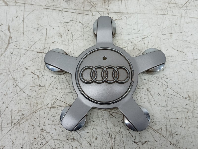 Recambio de tapacubos para audi a3 sportback (8va, 8vf) 1.6 tdi referencia OEM IAM  8R0601165 