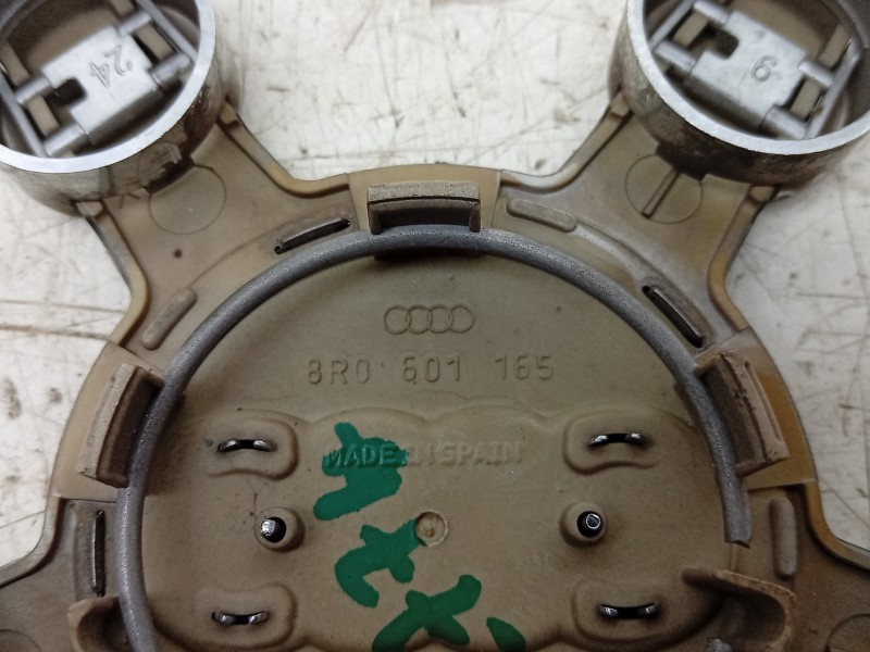 Recambio de tapacubos para audi a3 sportback (8va, 8vf) 1.6 tdi referencia OEM IAM  8R0601165 