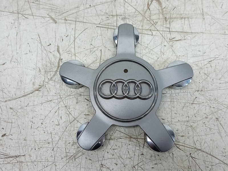 Recambio de tapacubos para audi a3 sportback (8va, 8vf) 1.6 tdi referencia OEM IAM  8R0601165 