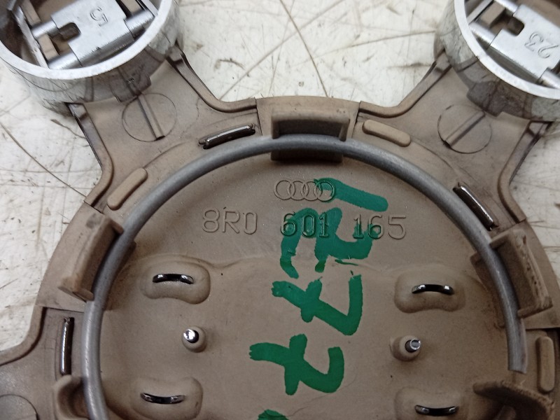 Recambio de tapacubos para audi a3 sportback (8va, 8vf) 1.6 tdi referencia OEM IAM  8R0601165 