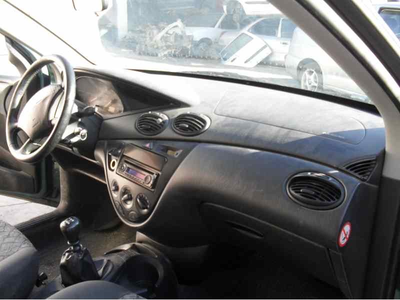 ford focus berlina (cak) del año 2000