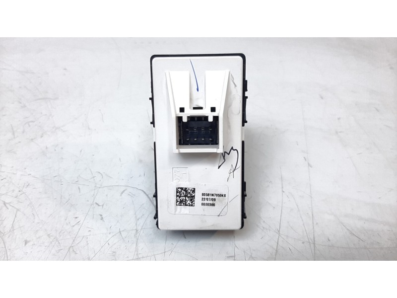 Recambio de mando elevalunas delantero derecho para hyundai tucson (nx) klass 2wd referencia OEM IAM 93581N70504X  