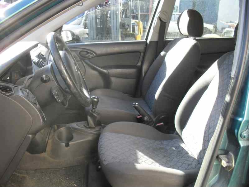 ford focus berlina (cak) del año 2000