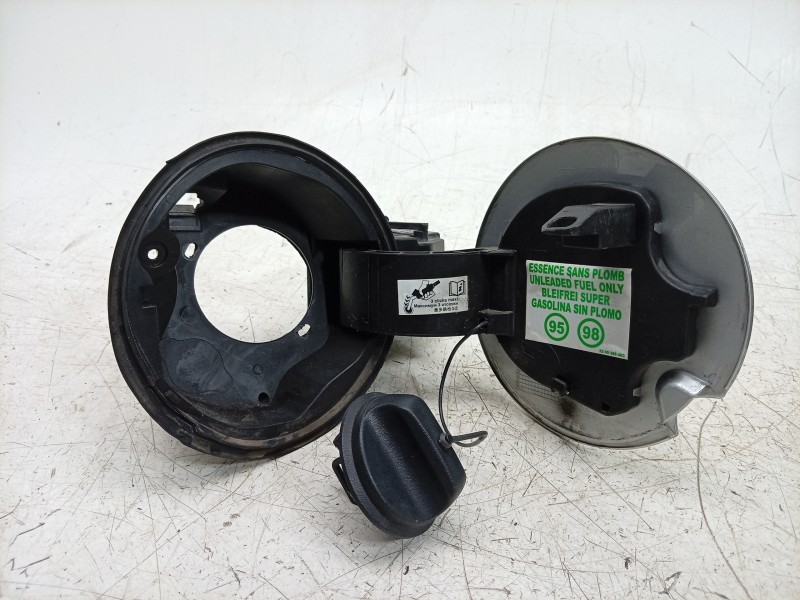 Recambio de tapa exterior combustible para renault clio iv (bh_) 0.9 tce 90 referencia OEM IAM  788301379R 