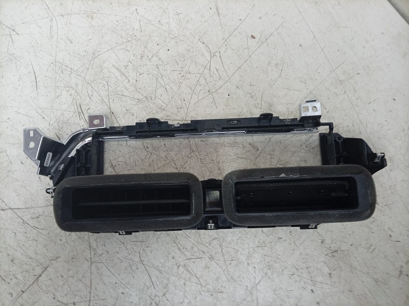 Recambio de aireador central para nissan qashqai iii (j12) 1.3 dig-t referencia OEM IAM  687506UN0A 