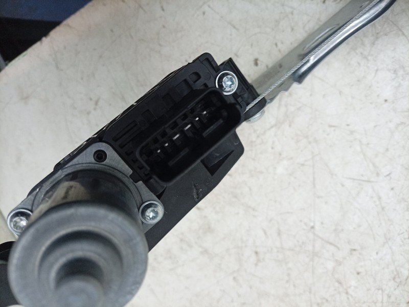 Recambio de elevalunas trasero derecho para nissan qashqai iii (j12) 1.5 vc-t referencia OEM IAM  82700HN20A 