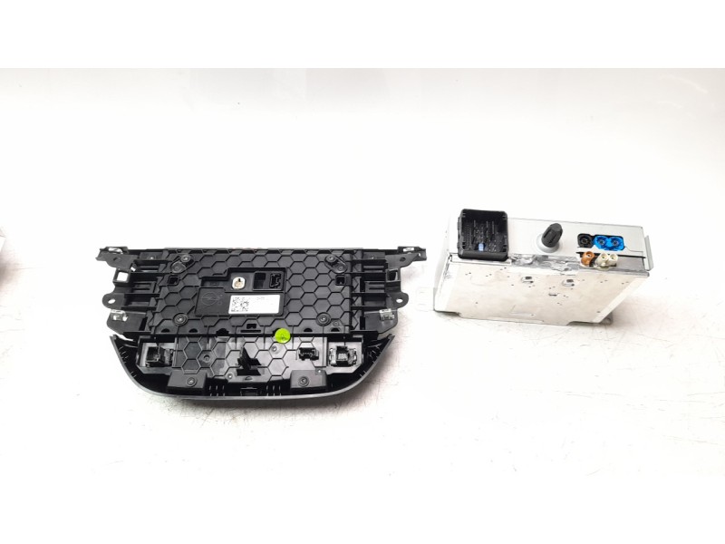Recambio de sistema navegacion gps para opel corsa f 1.2 referencia OEM IAM 39185456  