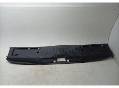 Recambio de molduras traseras para volkswagen caravelle t7 2.5 ehybrid referencia OEM IAM  PZ31B40318A 