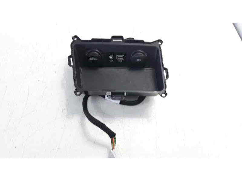 Recambio de guantera para kia ceed 1.6 crdi cat referencia OEM IAM 84615J7010  
