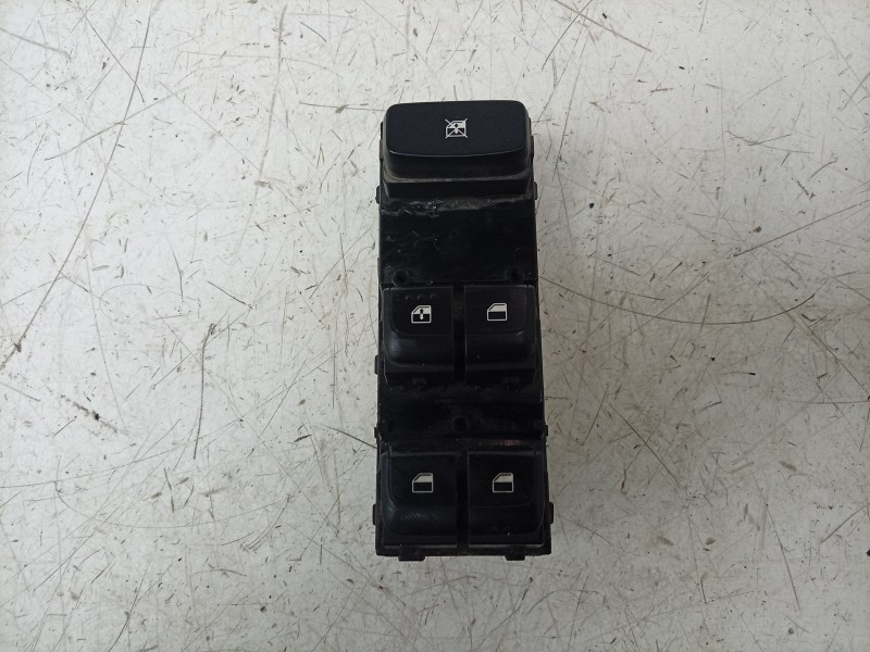 Recambio de mando elevalunas delantero izquierdo para kia stonic (yb) 1.0 t-gdi referencia OEM IAM  93571H8200 