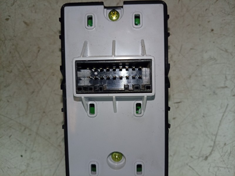 Recambio de mando elevalunas delantero izquierdo para kia stonic (yb) 1.0 t-gdi referencia OEM IAM  93571H8200 