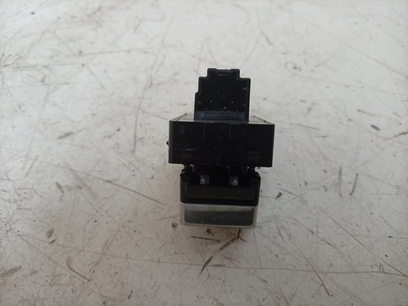 Recambio de mando elevalunas trasero derecho para nissan qashqai iii (j12) 1.5 vc-t referencia OEM IAM  254116RA1A 