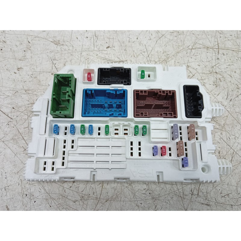 Recambio de caja reles / fusibles para peugeot 308 sw iii (fc_, fj_, fr_, f4_, fn_) puretech 130 (frhnsl, frhnst) referencia OEM