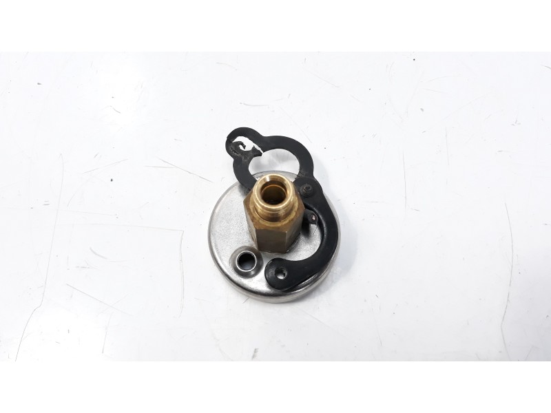 Recambio de tapa exterior combustible para dacia duster ii essential referencia OEM IAM 67R013868  