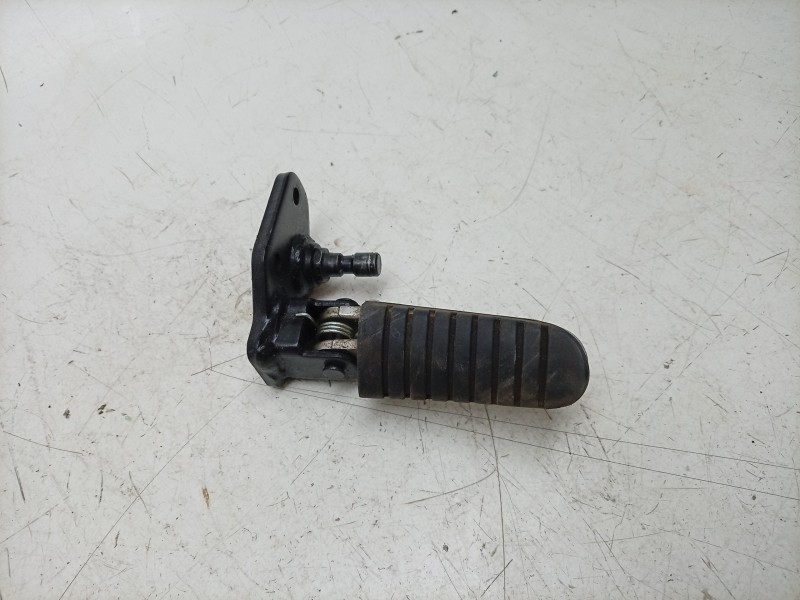 Recambio de estribera izquierda para suzuki v-strom 650 referencia OEM IAM 4382028K00YAP 4352011J00YAP 