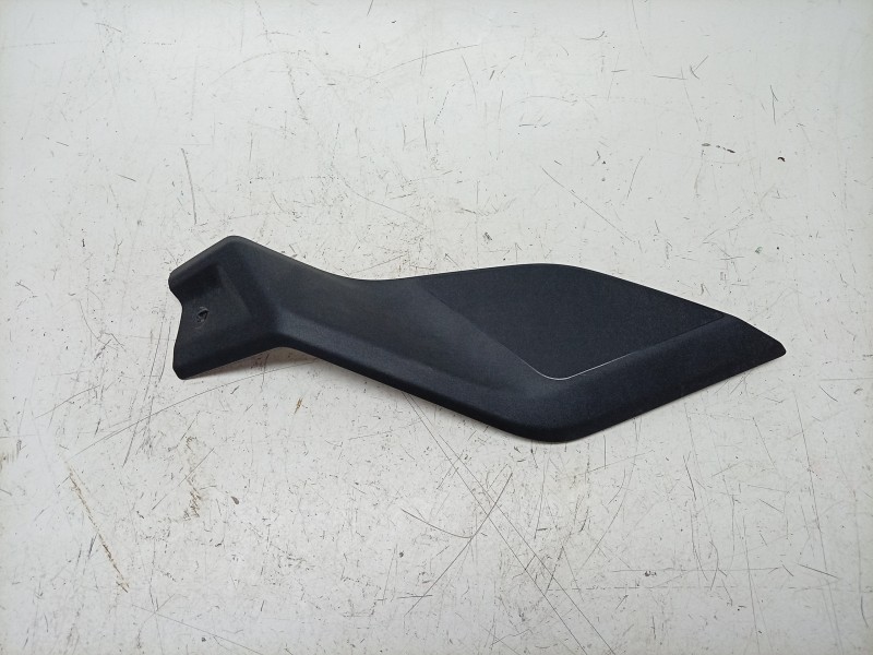 Recambio de moldura para bmw r 1300 gs adventure referencia OEM IAM  46635A69E31 