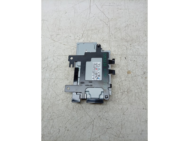 Recambio de centralita multimedia para volkswagen caravelle t7 2.5 ehybrid referencia OEM IAM  5U5T14G670KHH 