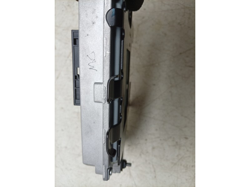 Recambio de centralita multimedia para volkswagen caravelle t7 2.5 ehybrid referencia OEM IAM  5U5T14G670KHH 
