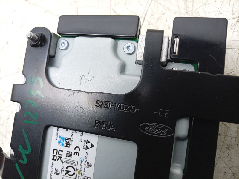 Recambio de centralita multimedia para volkswagen caravelle t7 2.5 ehybrid referencia OEM IAM  5U5T14G670KHH 